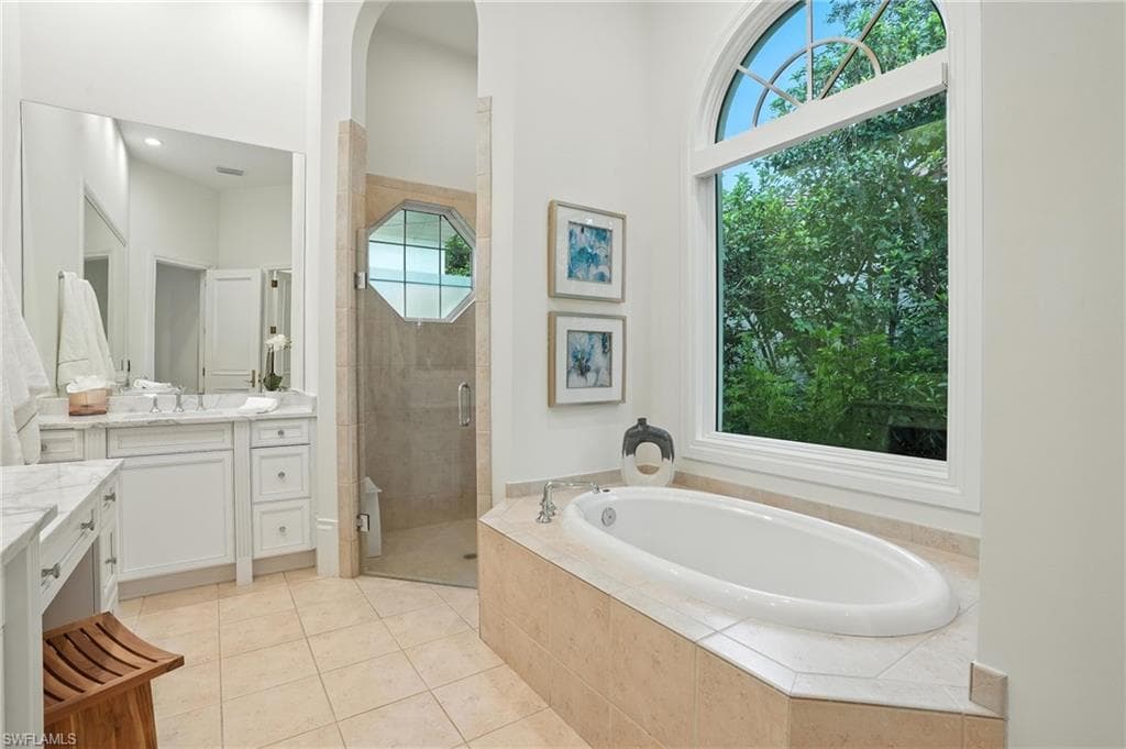 2547 Avila Ln, Naples, FL 34105-22