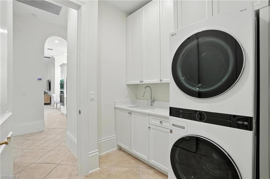 2547 Avila Ln, Naples, FL 34105-37