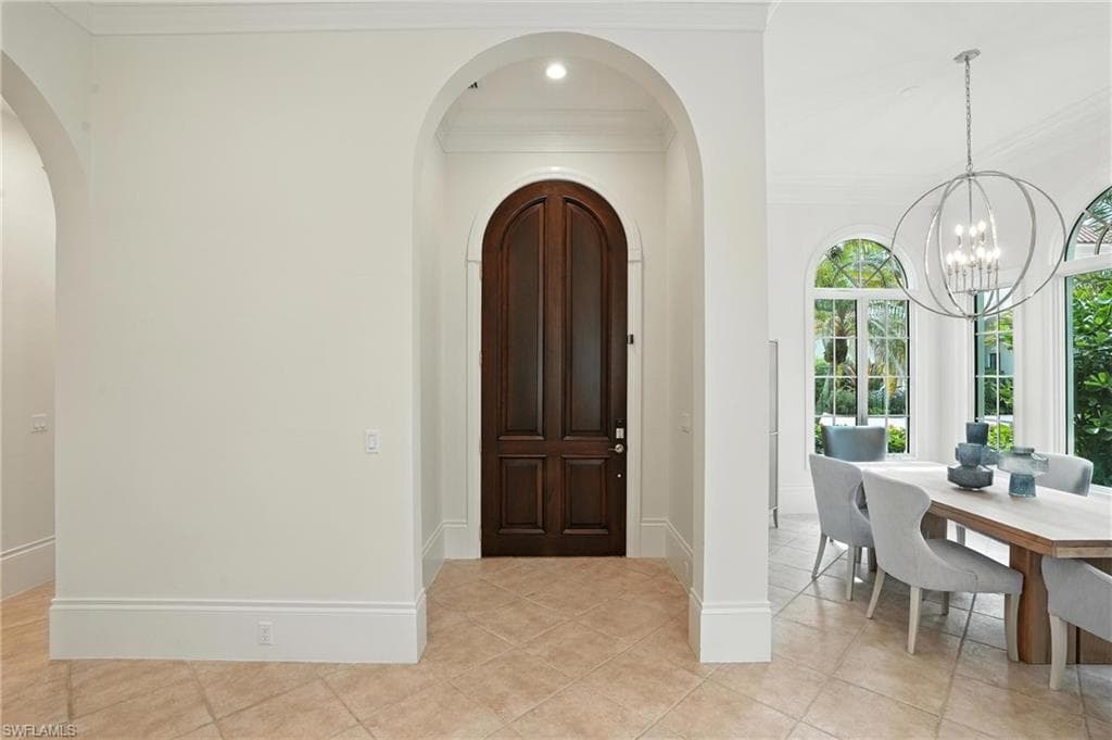 2547 Avila Ln, Naples, FL 34105-5
