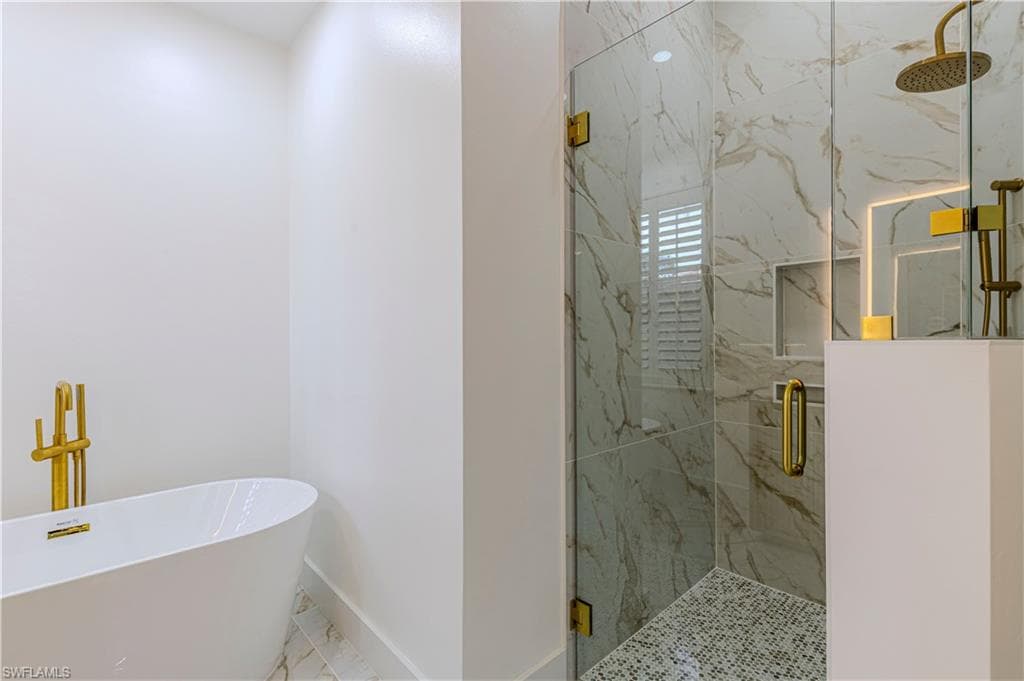 9217 Troon Lakes Dr, Naples, FL 34109-8