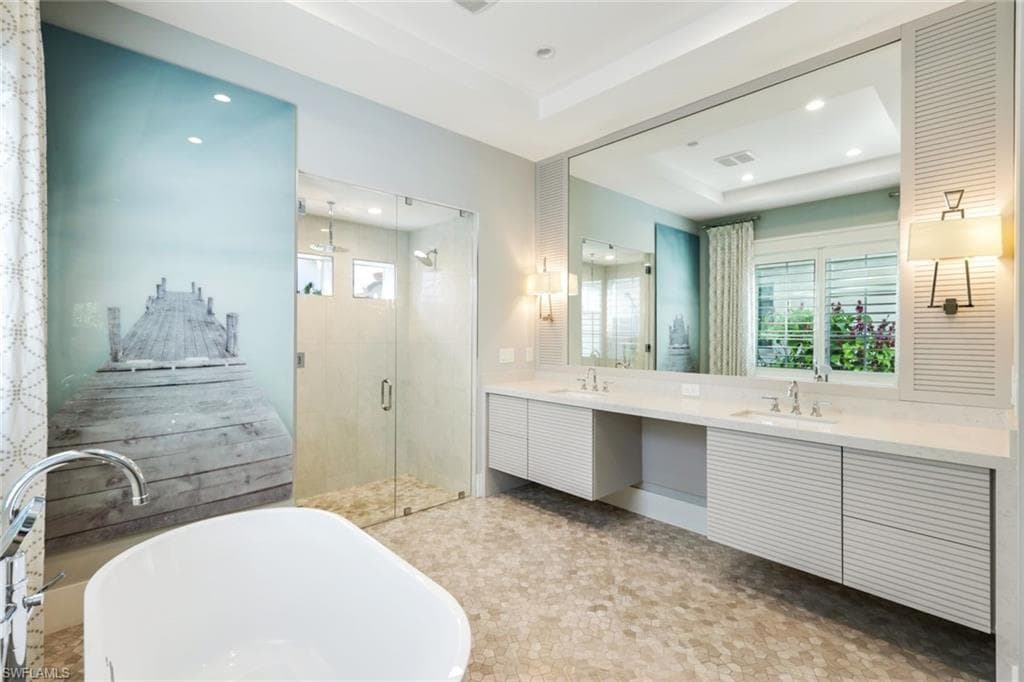 91 14th St S, Naples, FL 34102-9