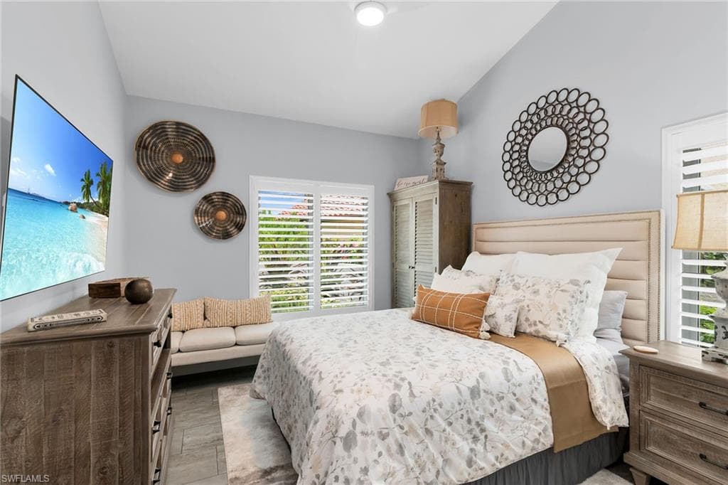 123 Newport Dr, Naples, FL 34114-23