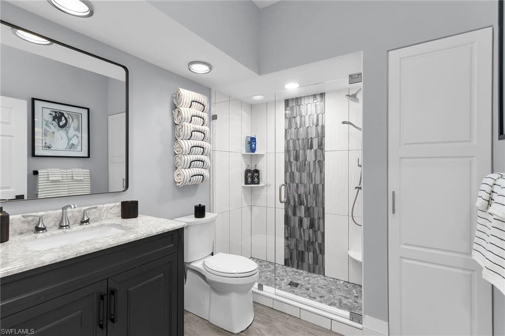 123 Newport Dr, Naples, FL 34114-26