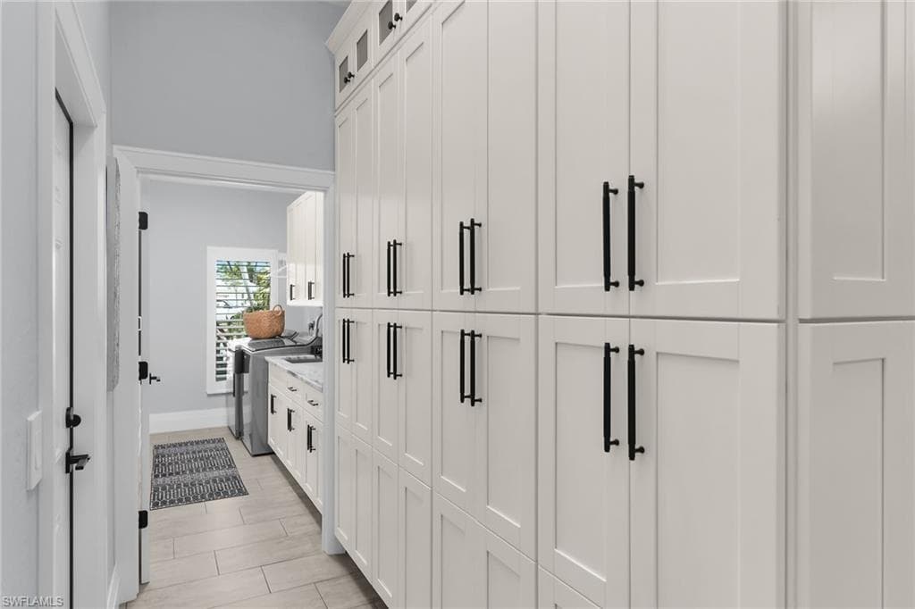 123 Newport Dr, Naples, FL 34114-28