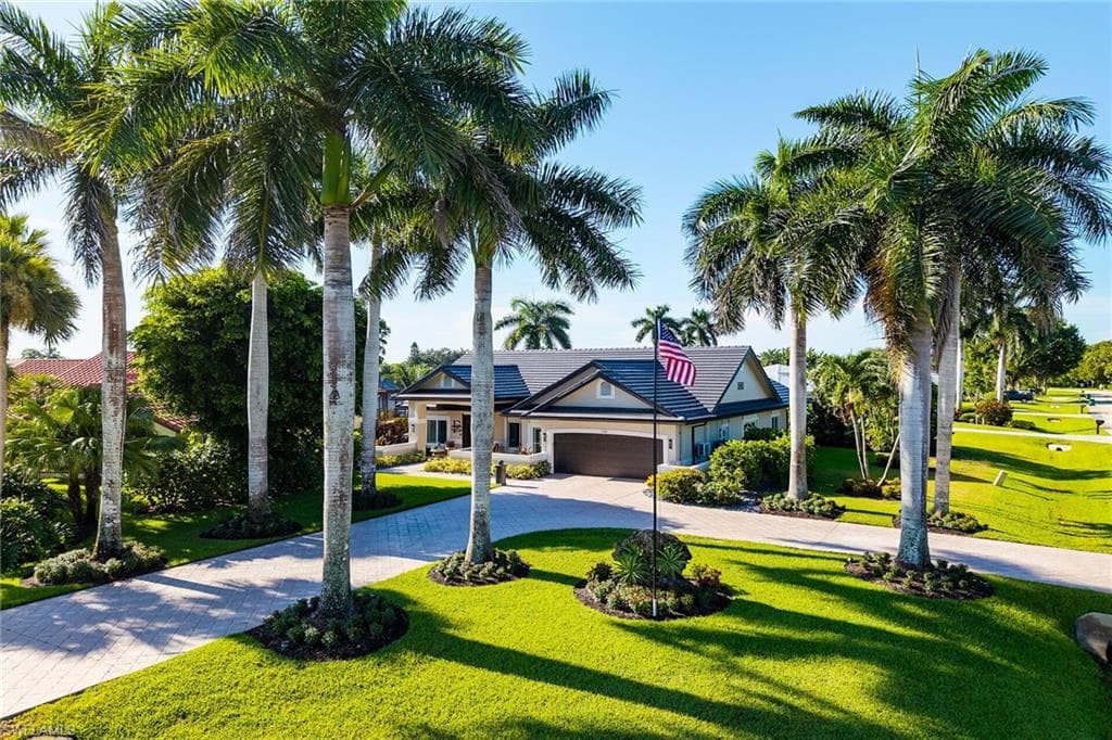 123 Newport Dr, Naples, FL 34114-6