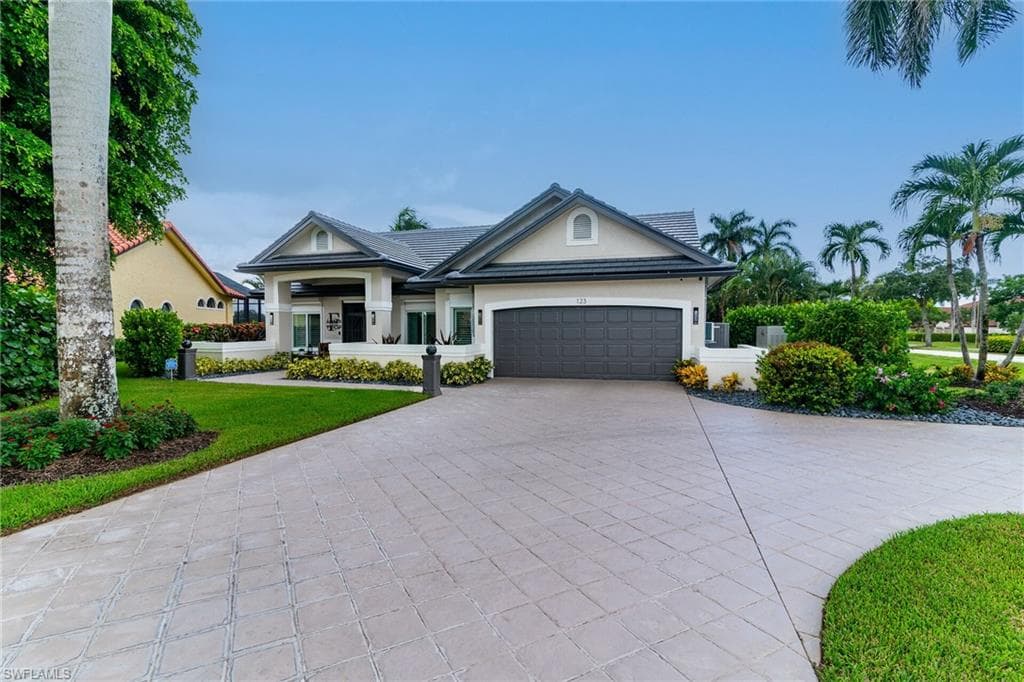 123 Newport Dr, Naples, FL 34114-7