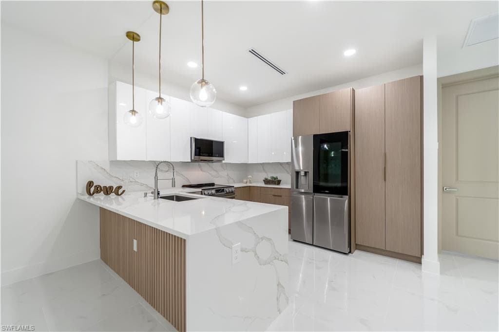 529 Allison St E, Lehigh Acres, FL 33974-10