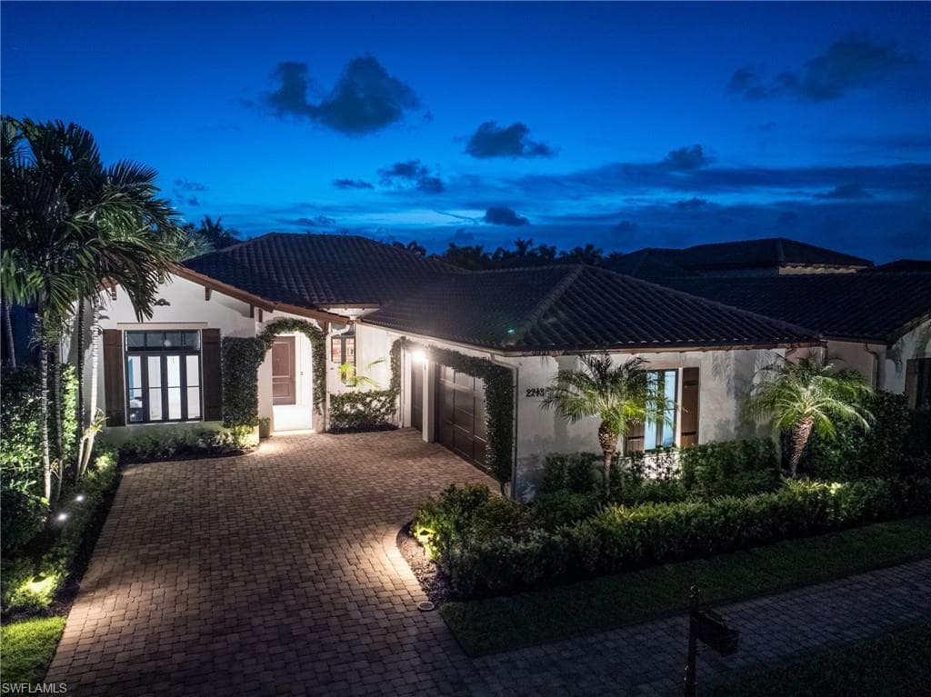 2243 Residence Cir, Naples, FL 34105-41
