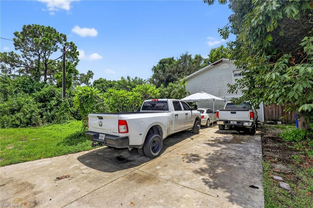 2929 7th St SW, Lehigh Acres, FL 33976-3