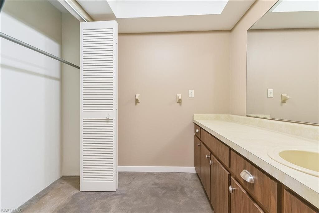 512 Glendale Ave, Lehigh Acres, FL 33936-11