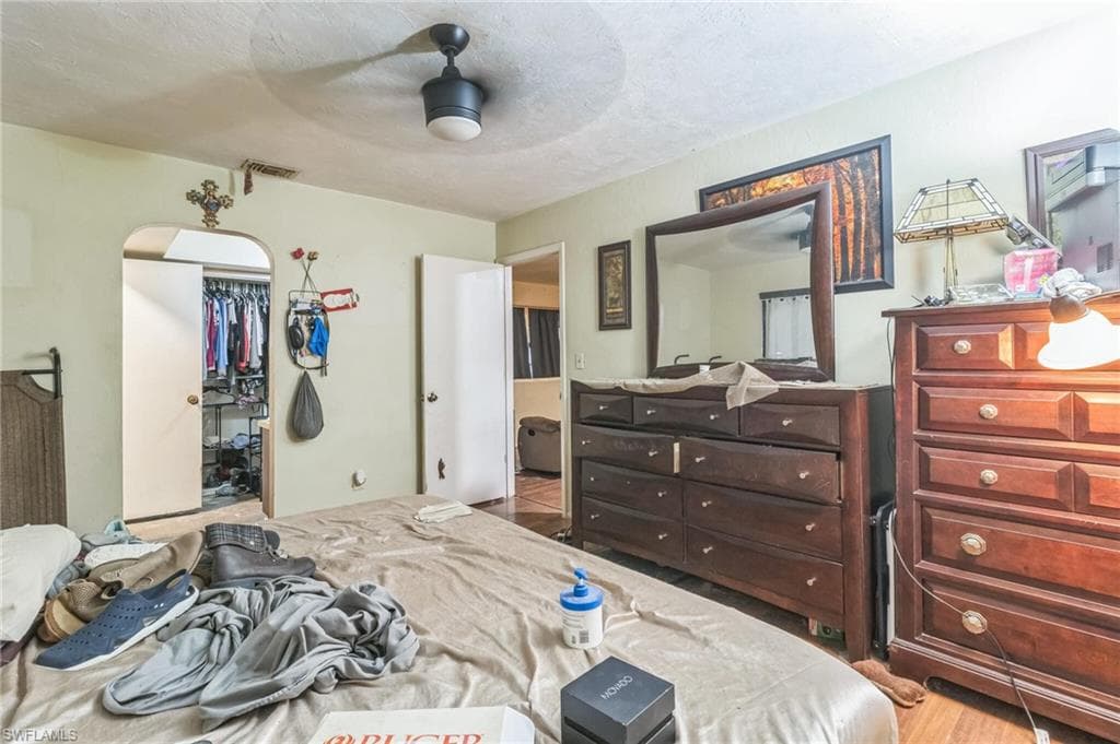 512 Glendale Ave, Lehigh Acres, FL 33936-35