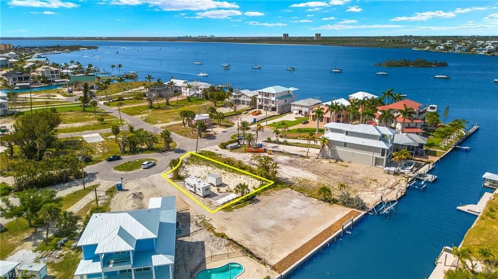 740 Matanzas CT, FORT MYERS BEACH FL 33931-1