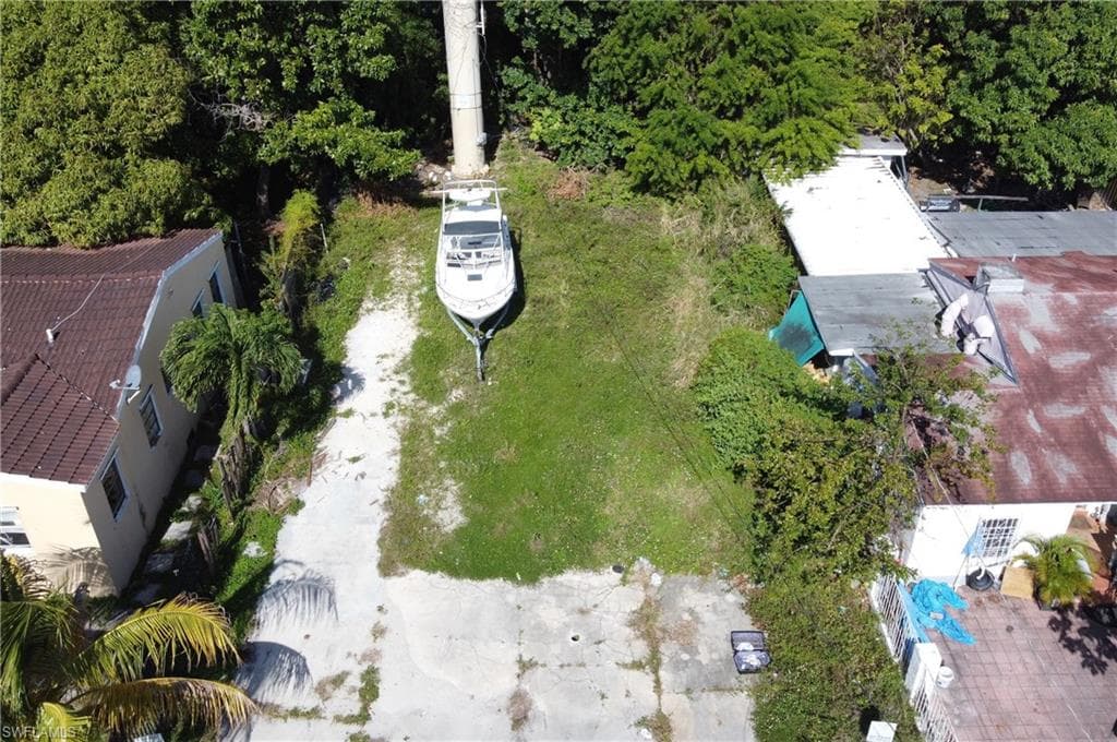 321 NW 37 ST-17