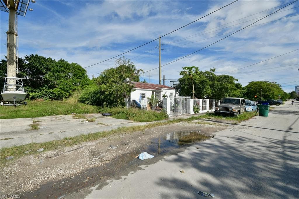 321 NW 37 ST-47