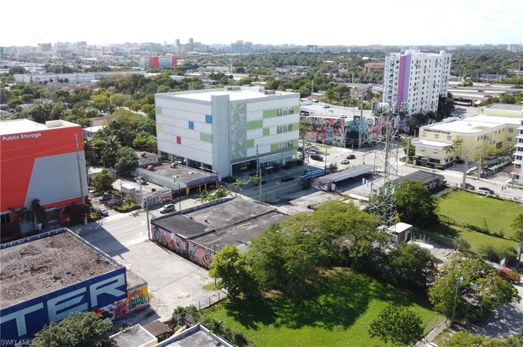 321 NW 37 ST-12