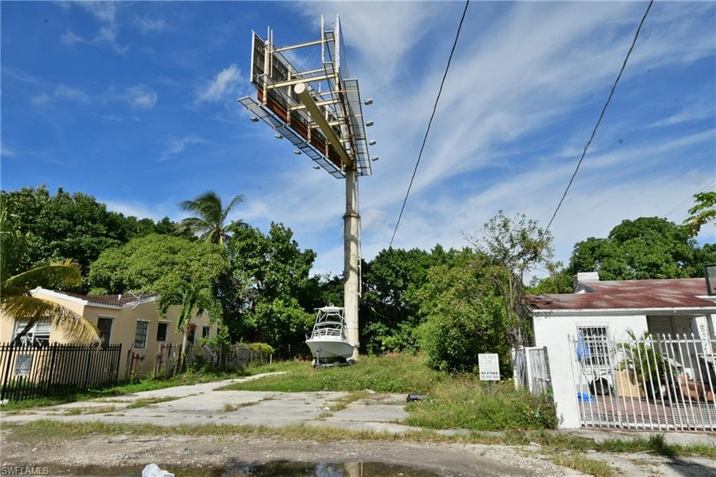 321 NW 37 ST-7