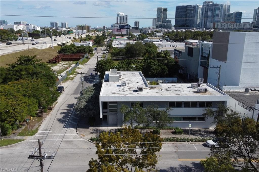 321 NW 37 ST-3