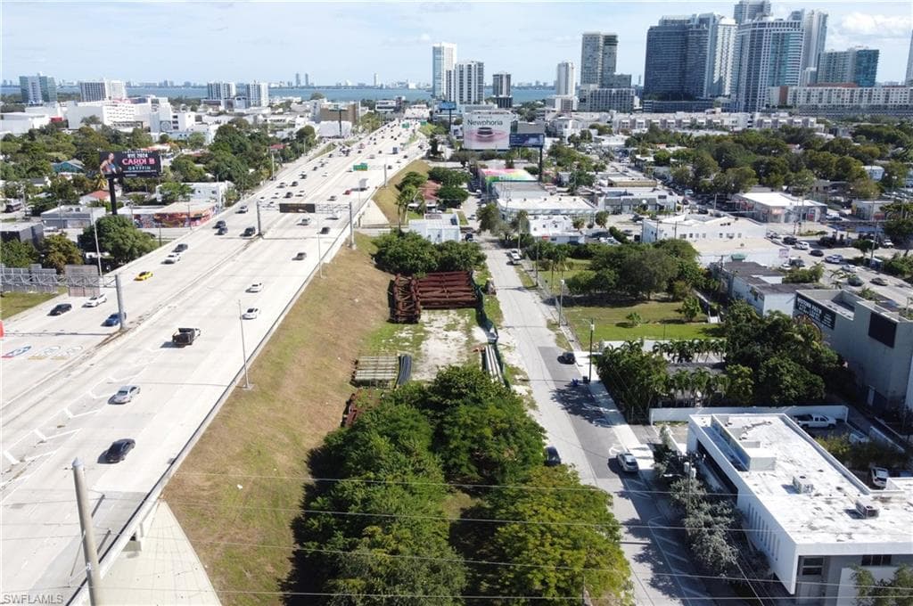 321 NW 37 ST-1