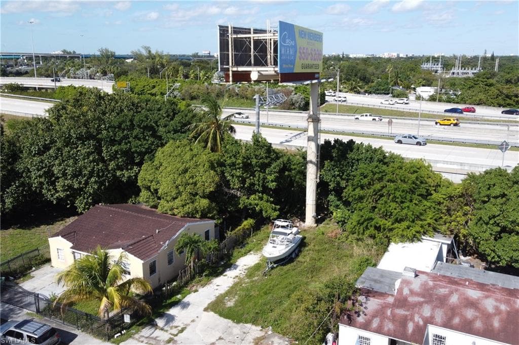 321 NW 37 ST-20