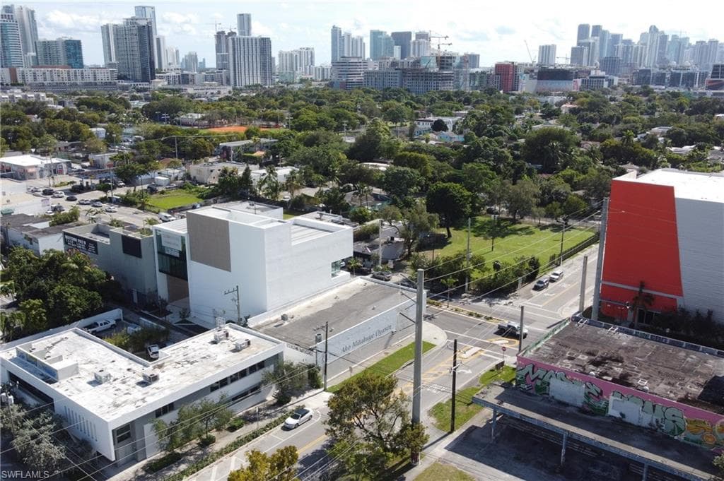 321 NW 37 ST-30