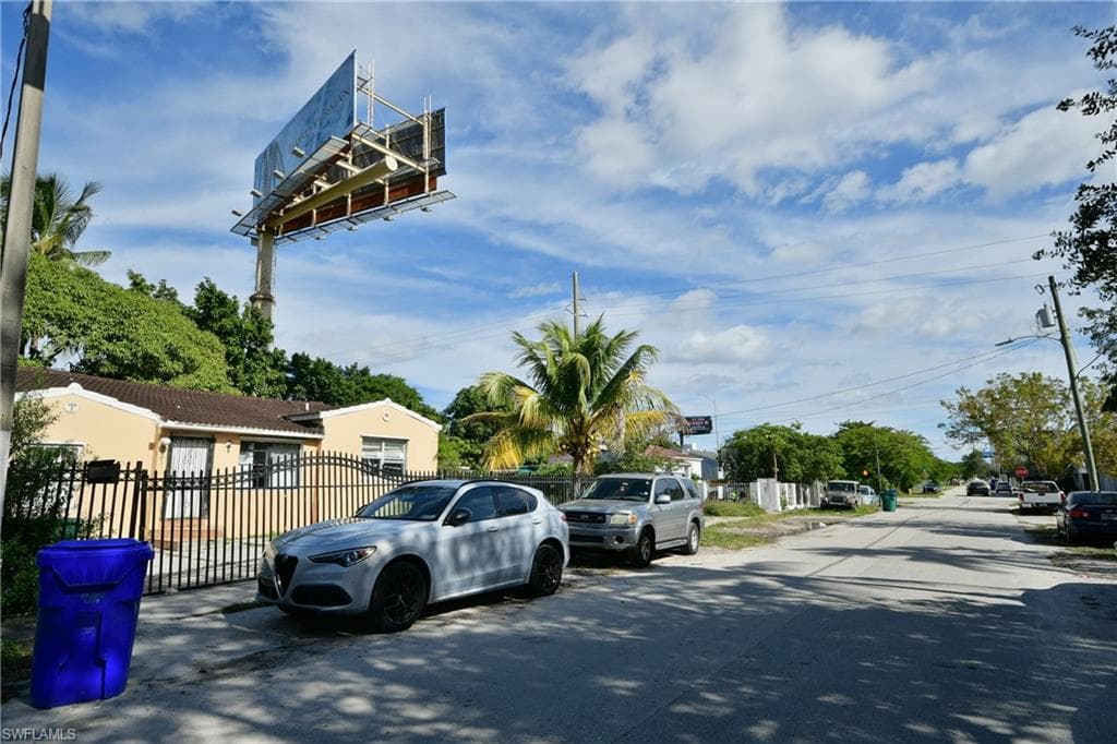 321 NW 37 ST-49