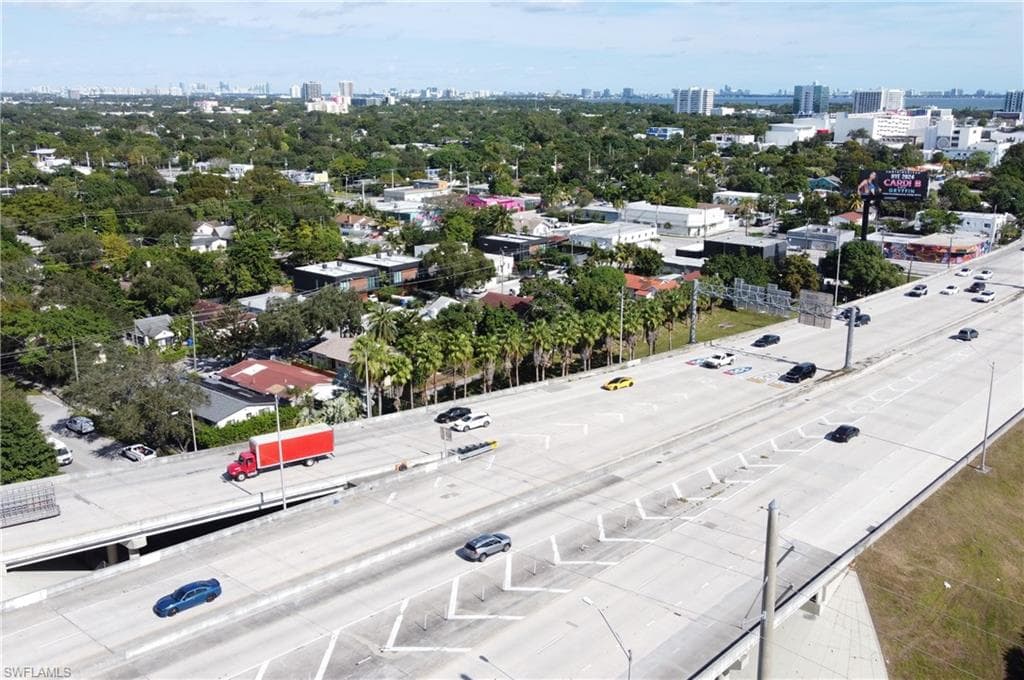 321 NW 37 ST-14