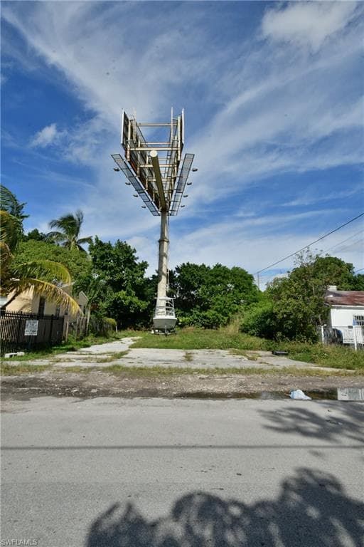 321 NW 37 ST-37