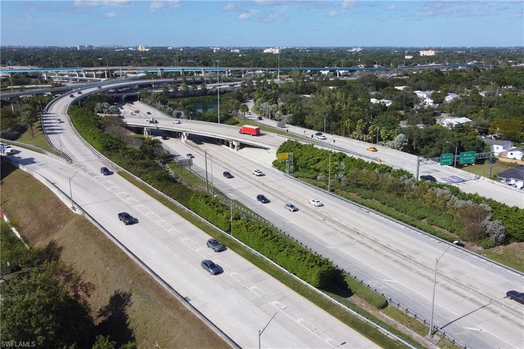 321 NW 37 ST-31