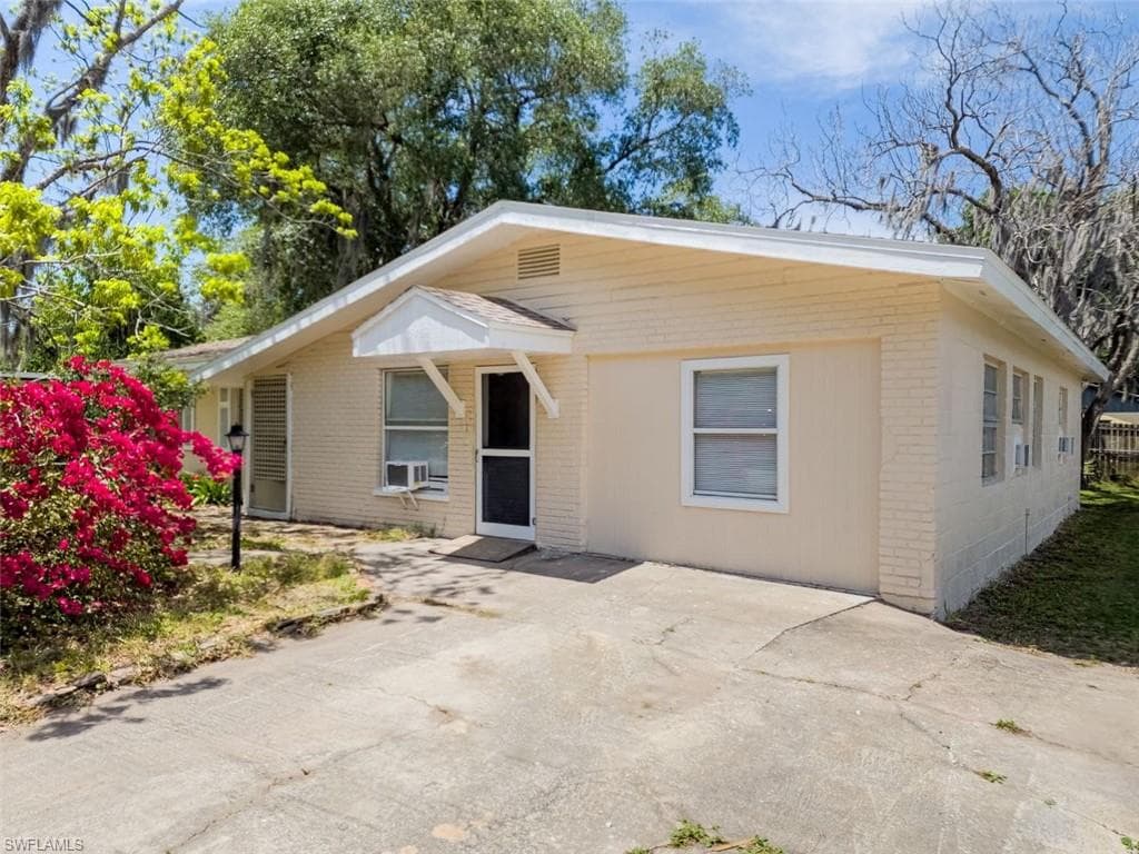 3488 ROBERTS ST-1