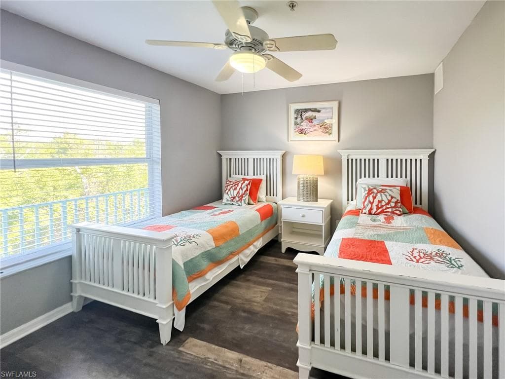 150 White Pelican DR-32