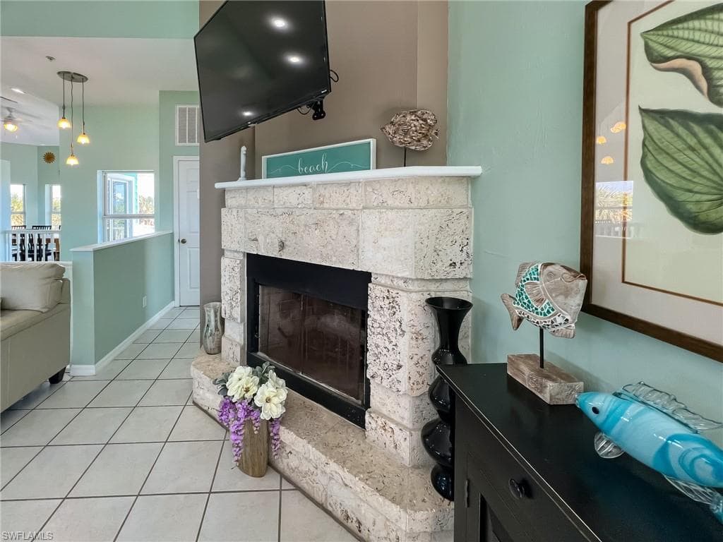 150 White Pelican DR-24