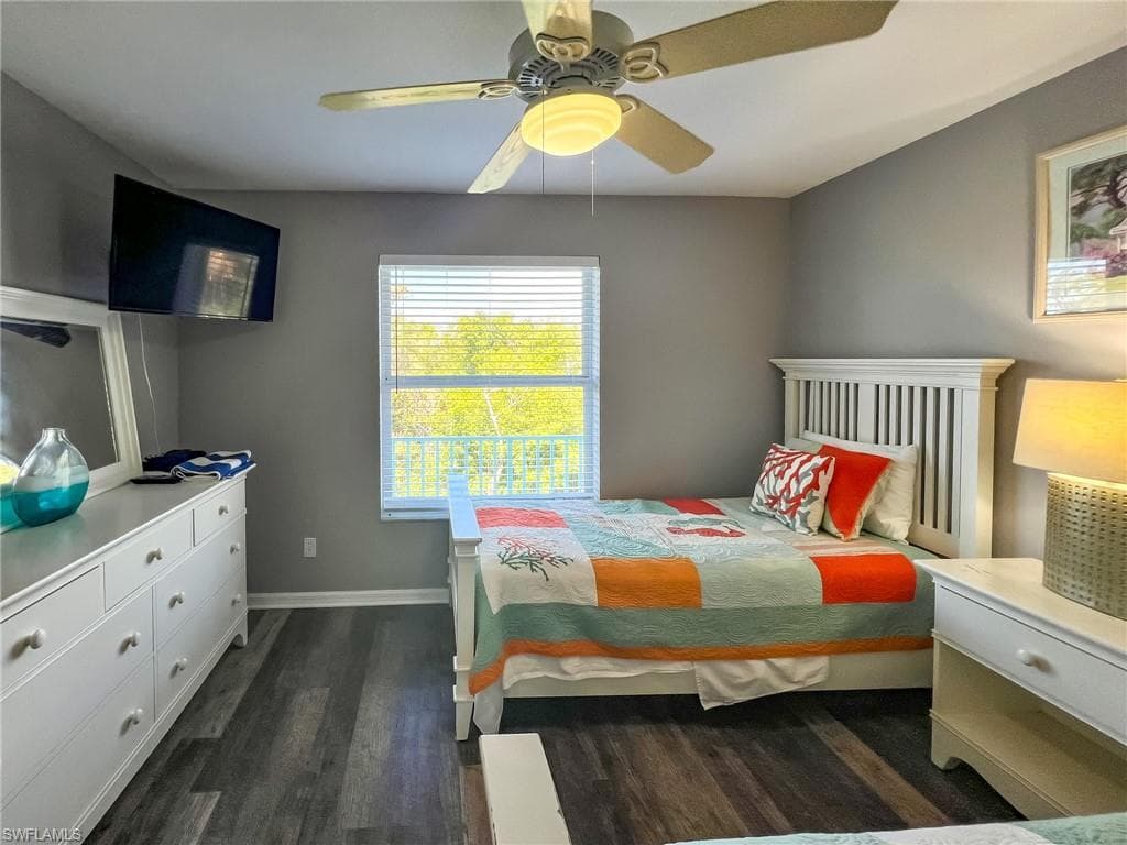 150 White Pelican DR-33