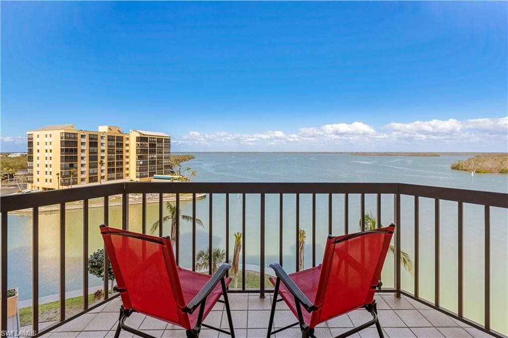 4265 BAY BEACH LN 523-6