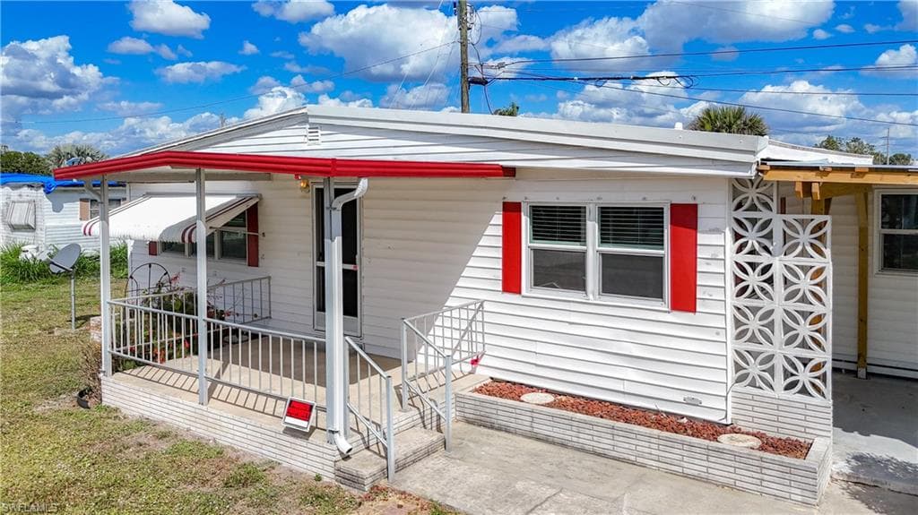 139 Gaslight AVE, NORTH FORT MYERS FL 33917-38