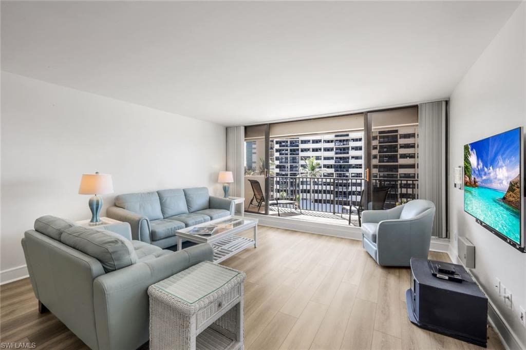 4005 Gulf Shore BLVD N 404-9