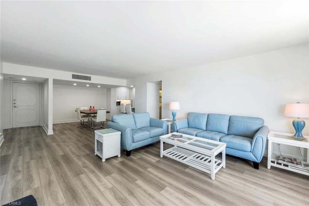 4005 Gulf Shore BLVD N 404-10