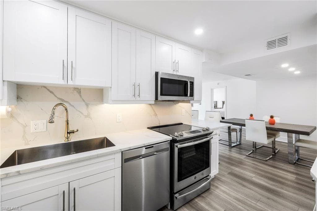4005 Gulf Shore BLVD N 404-4