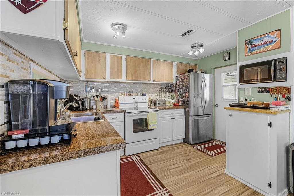 4931 Gulfgate LN-23