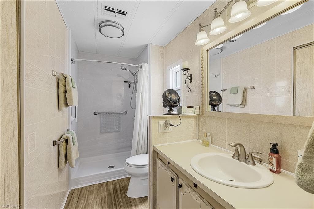 4931 Gulfgate LN-17