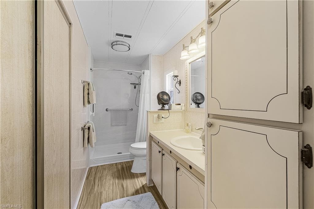 4931 Gulfgate LN-16