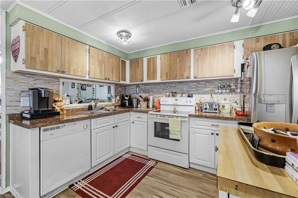4931 Gulfgate LN-26