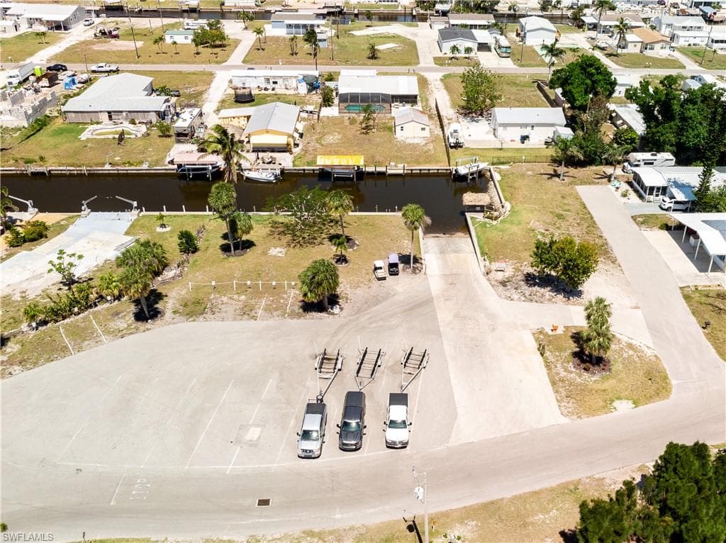 4931 Gulfgate LN-10