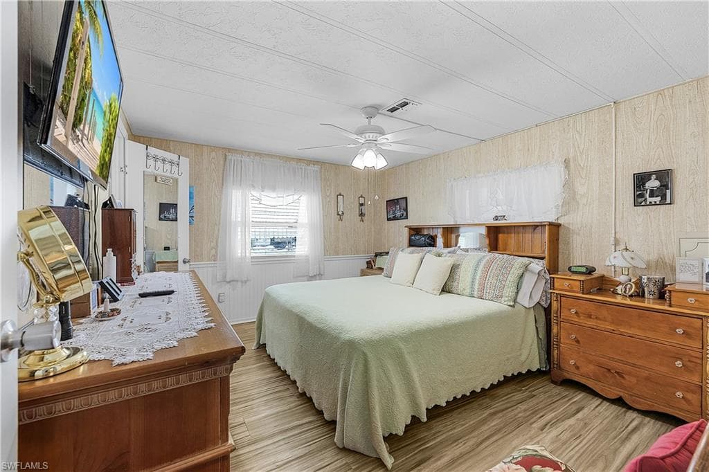 4931 Gulfgate LN-14