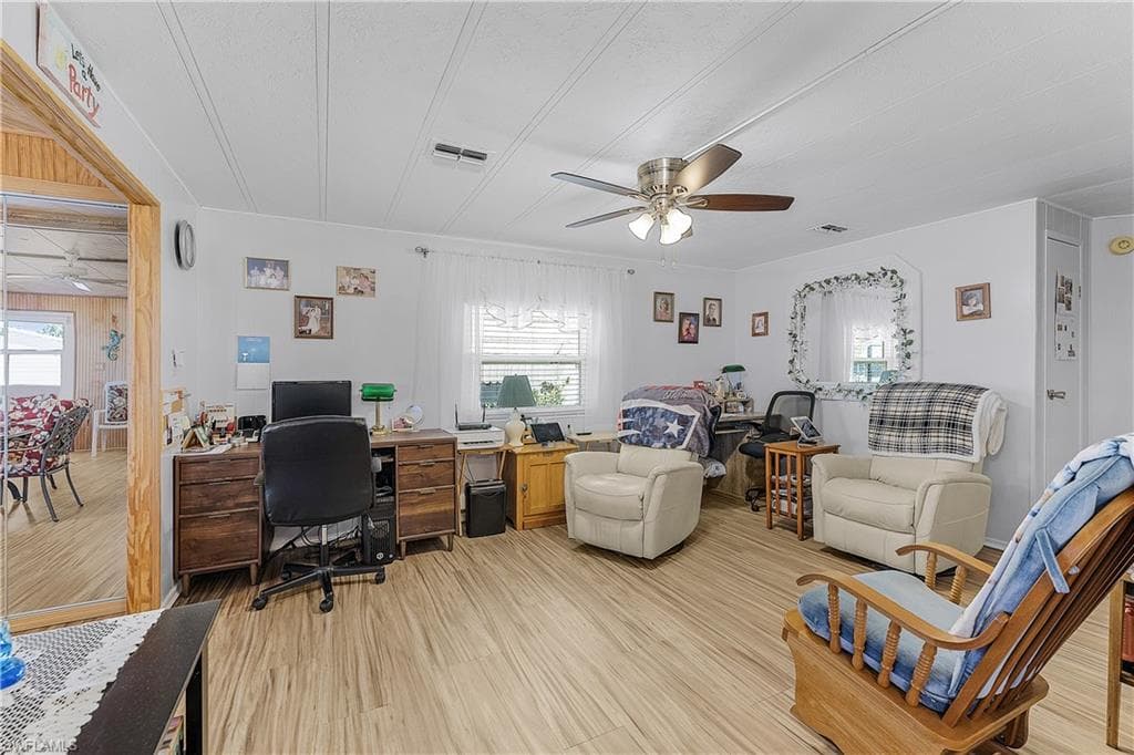 4931 Gulfgate LN-21
