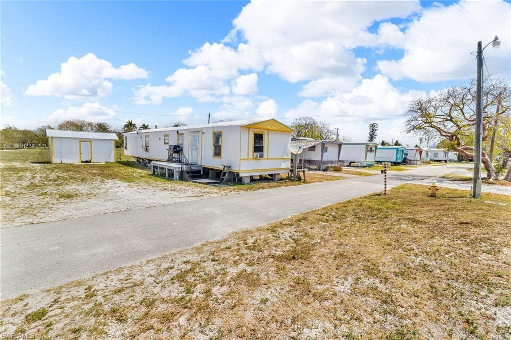 1165 Rewis DR, CHOKOLOSKEE FL 34138-12