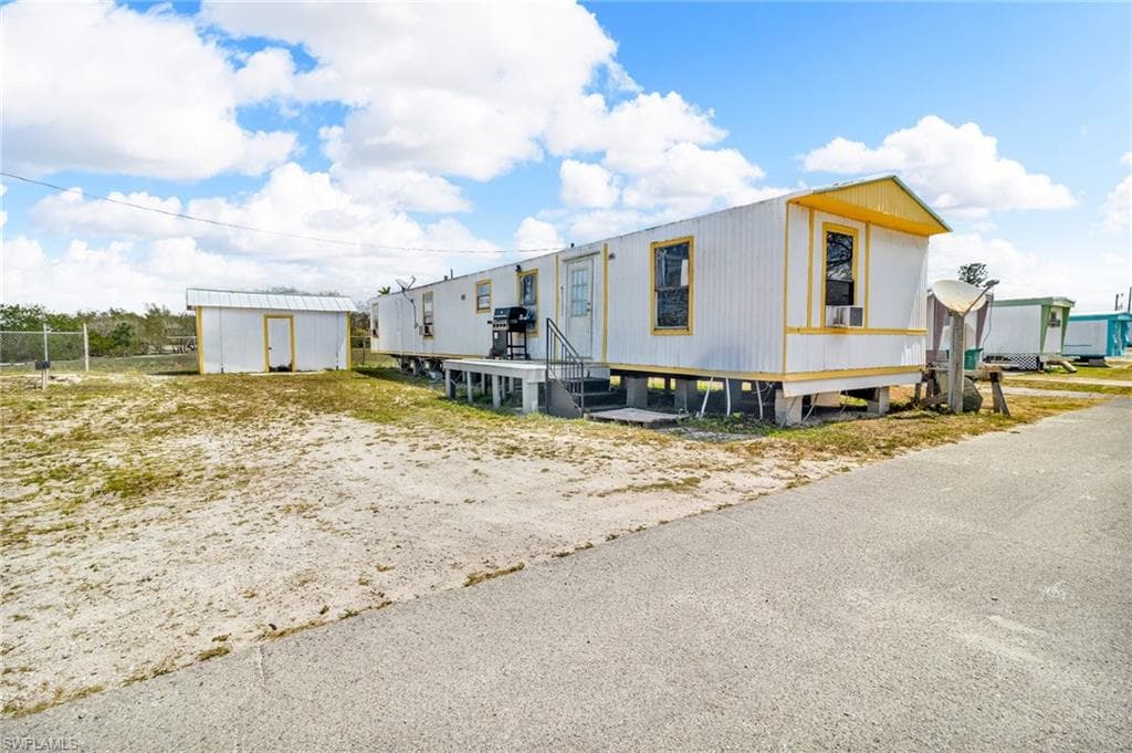 1165 Rewis DR, CHOKOLOSKEE FL 34138-11