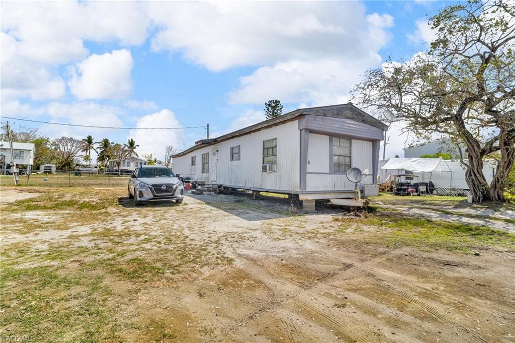 1165 Rewis DR, CHOKOLOSKEE FL 34138-8