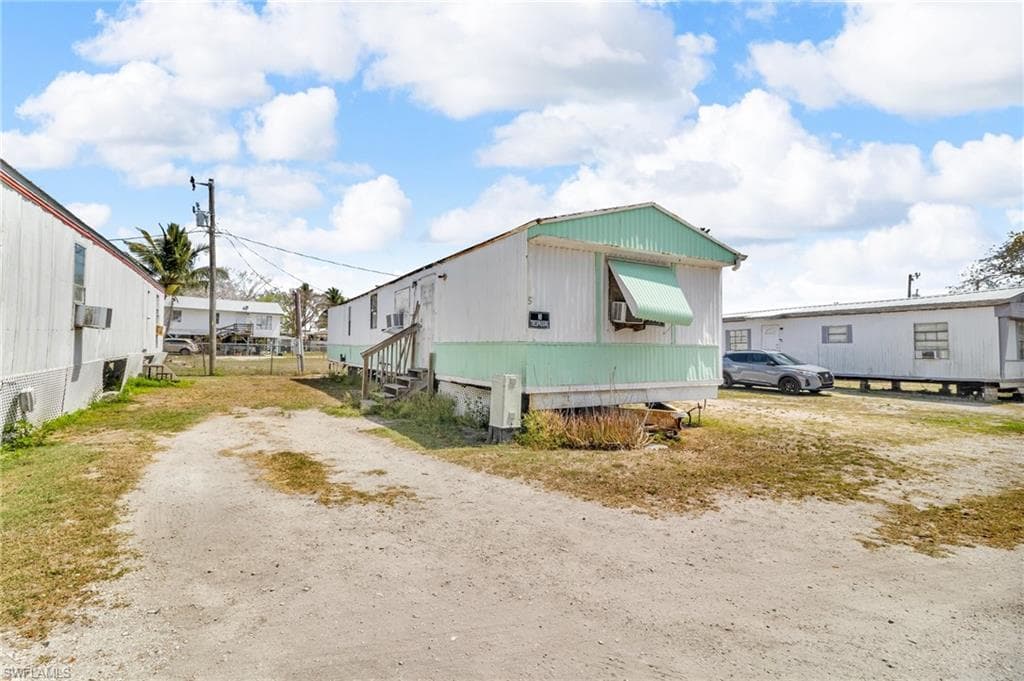 1165 Rewis DR, CHOKOLOSKEE FL 34138-9