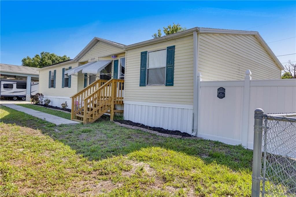 8269 Penny DR, NORTH FORT MYERS FL 33917-2