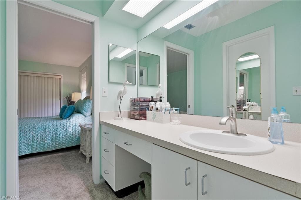 6108 Penny LN, BRADENTON FL 34207-31